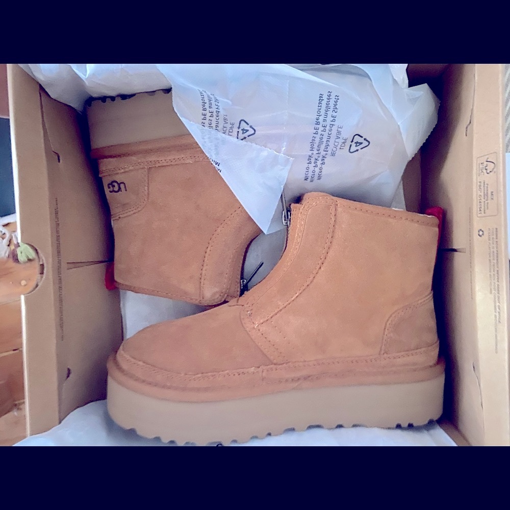 - UGG neumel platform size 6